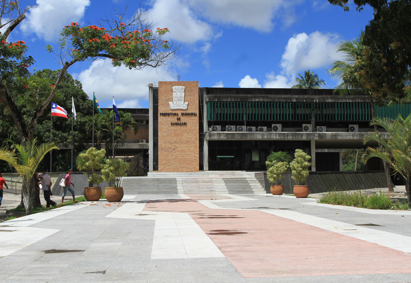 A multa vai de R$ 5 mil diários até o limite de R$ 500 mil, a serem convertidos em favor da empresa que provocou a lei contra a a gestão municipal A multa vai de R$ 5 mil diários até o limite de R$ 500 mil, a serem convertidos em favor da empresa que provocou a lei contra a a gestão municipal